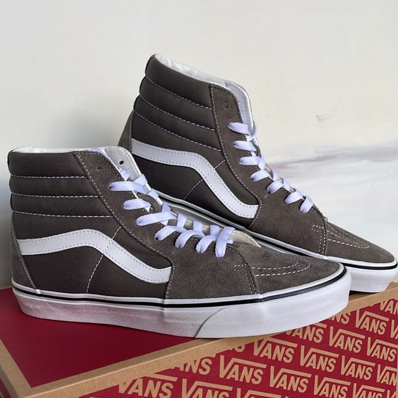 Vans Men’s Sk8-Hi
Color Theory Bungee Cord
VN000CMX9JC US
Sneakers - Picture 5 of 16
